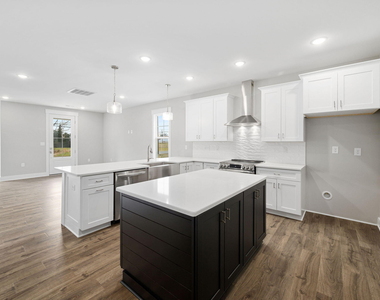 313 E 4th Street - Photo Thumbnail 8