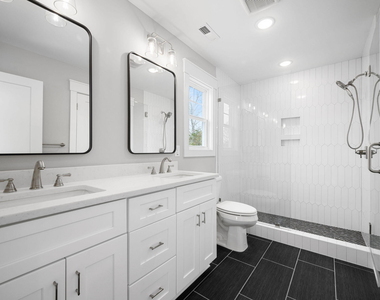 313 E 4th Street - Photo Thumbnail 15