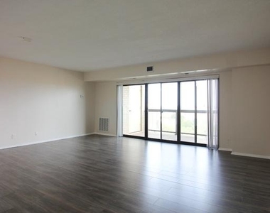 307 Yoakum Parkway - Photo Thumbnail 1