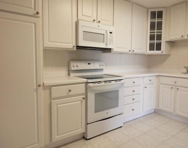 307 Yoakum Parkway - Photo Thumbnail 6
