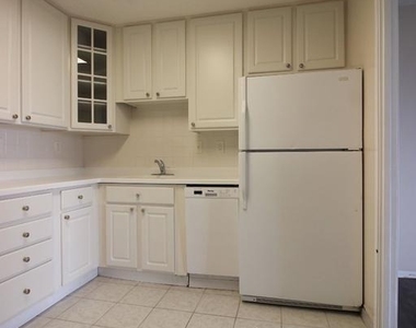 307 Yoakum Parkway - Photo Thumbnail 5