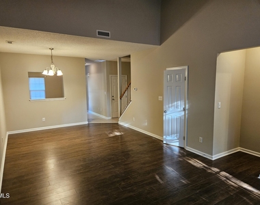 148 Cline Falls Drive - Photo Thumbnail 7