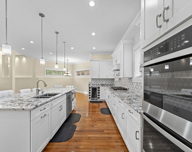 5019 Hollyridge Drive - Photo Thumbnail 10