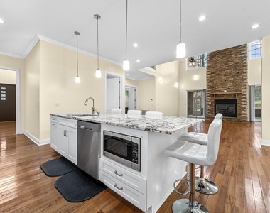 5019 Hollyridge Drive - Photo Thumbnail 11