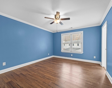 5019 Hollyridge Drive - Photo Thumbnail 22