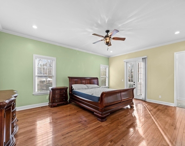 5019 Hollyridge Drive - Photo Thumbnail 14