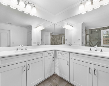 5019 Hollyridge Drive - Photo Thumbnail 16