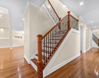 5019 Hollyridge Drive - Photo Thumbnail 20