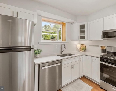 3825 Keller Avenue - Photo Thumbnail 12