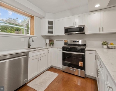 3825 Keller Avenue - Photo Thumbnail 9