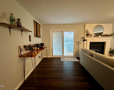 2344 Ravenhill Drive - Photo Thumbnail 7