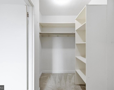1121 Arlington Boulevard - Photo Thumbnail 4