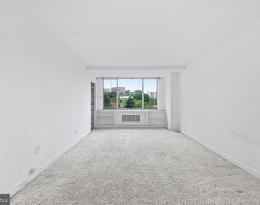 1121 Arlington Boulevard - Photo Thumbnail 8