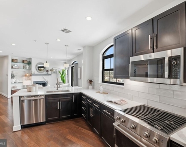 2702 Langston Boulevard - Photo Thumbnail 2