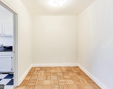 1722 N Quinn Street - Photo Thumbnail 3