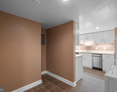 2427 N Sycamore Street - Photo Thumbnail 2