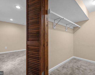 2427 N Sycamore Street - Photo Thumbnail 13