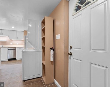 2427 N Sycamore Street - Photo Thumbnail 1