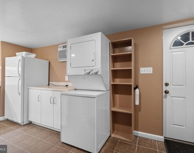 2427 N Sycamore Street - Photo Thumbnail 3