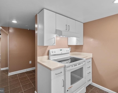 2427 N Sycamore Street - Photo Thumbnail 6