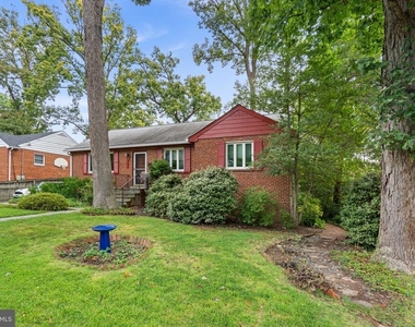 2427 N Sycamore Street - Photo Thumbnail 19