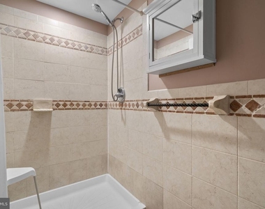 2427 N Sycamore Street - Photo Thumbnail 17