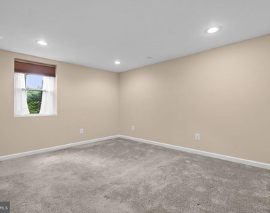 2427 N Sycamore Street - Photo Thumbnail 11