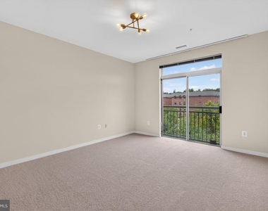 2200 N Westmoreland Street - Photo Thumbnail 7