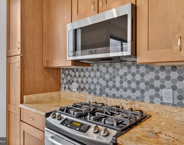 2200 N Westmoreland Street - Photo Thumbnail 4
