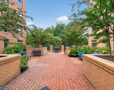 2200 N Westmoreland Street - Photo Thumbnail 20