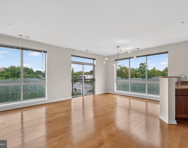 2200 N Westmoreland Street - Photo Thumbnail 1