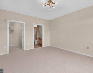 2200 N Westmoreland Street - Photo Thumbnail 8