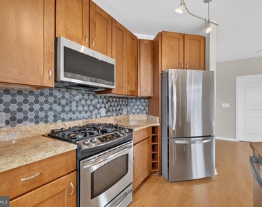 2200 N Westmoreland Street - Photo Thumbnail 5