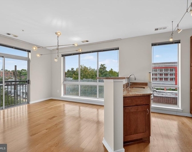2200 N Westmoreland Street - Photo Thumbnail 2