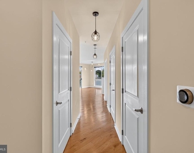 2200 N Westmoreland Street - Photo Thumbnail 14