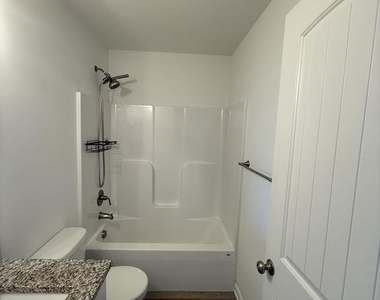 242 Hudson Boulevard - Photo Thumbnail 8