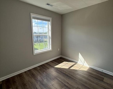 242 Hudson Boulevard - Photo Thumbnail 10