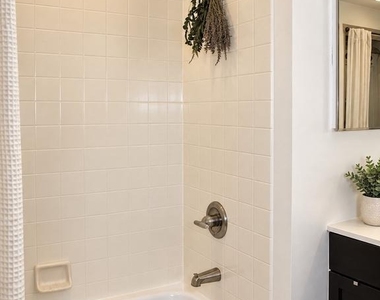 717 S Columbus Boulevard - Photo Thumbnail 10