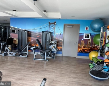 717 S Columbus Boulevard - Photo Thumbnail 15