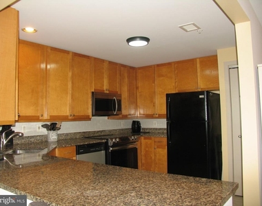 717 S Columbus Boulevard - Photo Thumbnail 6