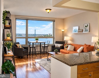 717 S Columbus Boulevard - Photo Thumbnail 5