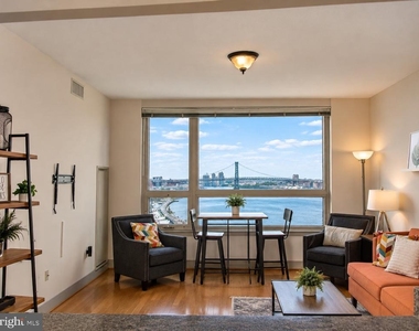 717 S Columbus Boulevard - Photo Thumbnail 3