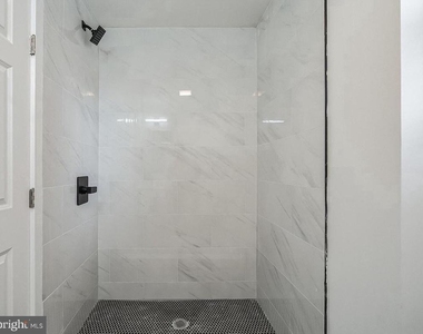 405 S 42nd Street - Photo Thumbnail 21