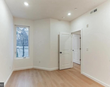 4628 Wayne Avenue - Photo Thumbnail 2