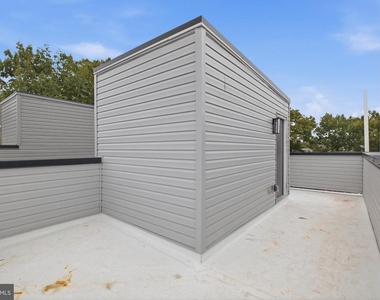 1019 W Orleans Street - Photo Thumbnail 12