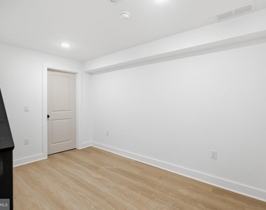 1019 W Orleans Street - Photo Thumbnail 6