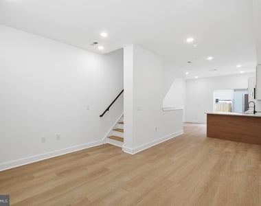 1019 W Orleans Street - Photo Thumbnail 7