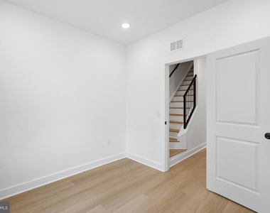 1019 W Orleans Street - Photo Thumbnail 8