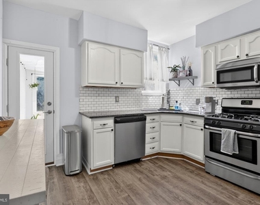 2440 E Gordon Street - Photo Thumbnail 3
