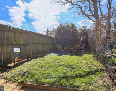 2440 E Gordon Street - Photo Thumbnail 8